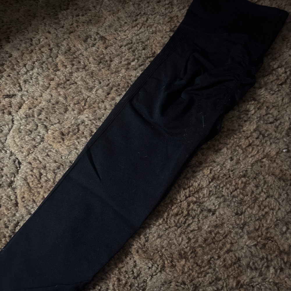Small black butt scrunched leggings